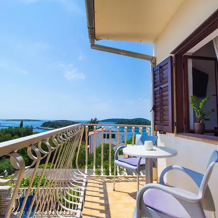 Apartment By The Sea Maslinica, Solta - 776