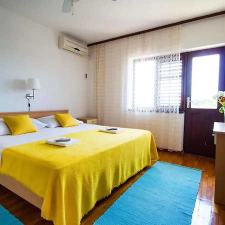 Apartment By The Sea Maslinica, Solta - 776 Grohote