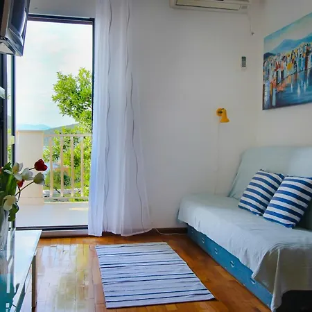 Apartment By The Sea Maslinica, Solta - 776