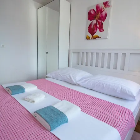 Apartment By The Sea Maslinica, Solta - 776 Grohote