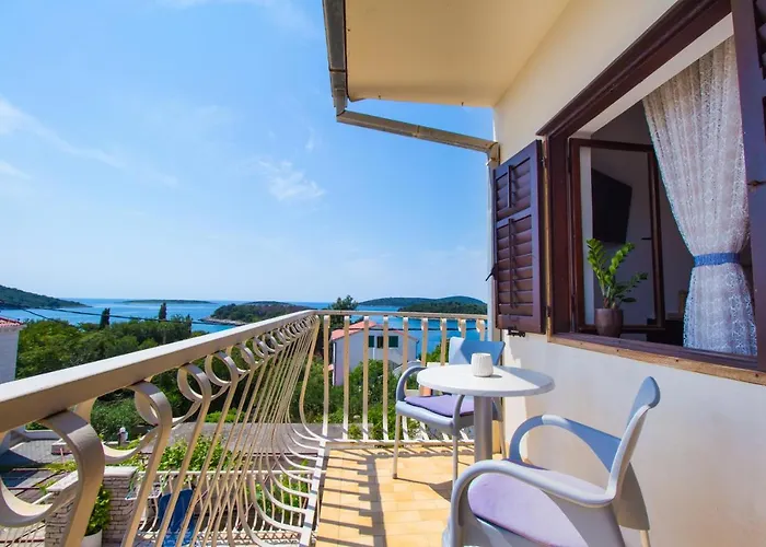 Apartman By The Sea Maslinica, Solta - 776